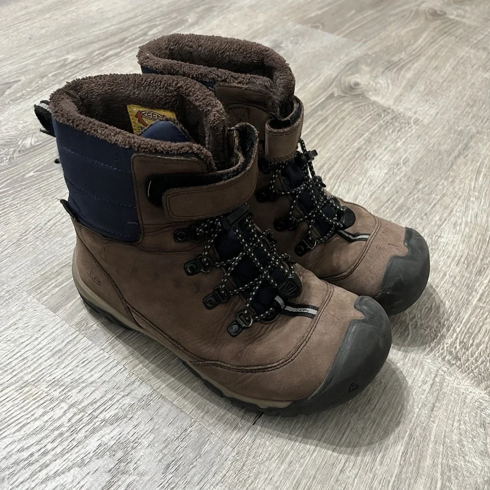 Keen Kanibou Kids Size 4 Winter Leather Snow Hiking Boots
